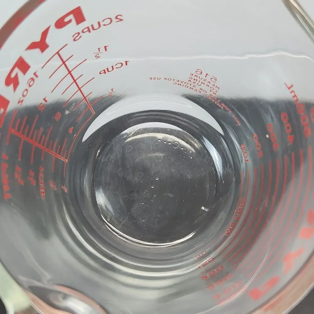 Set of 2 Vtg Pyrex Glass Measuring Cups 2 & 1 Cup Red Letter Corning USA 516 508